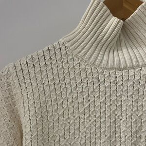 White Sweater | Size Small